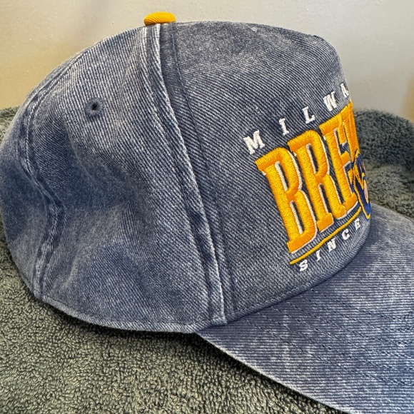 Milwaukee Brewers Hat - Picture 4 of 5